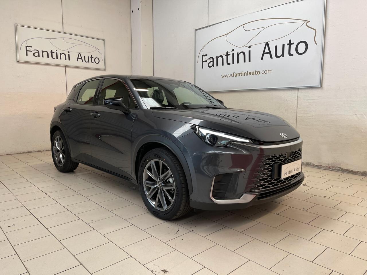 Lexus LBX Elegant hybrid 1.5 2wd e-cvt-Ok Neopat-LEGGI SOTTO