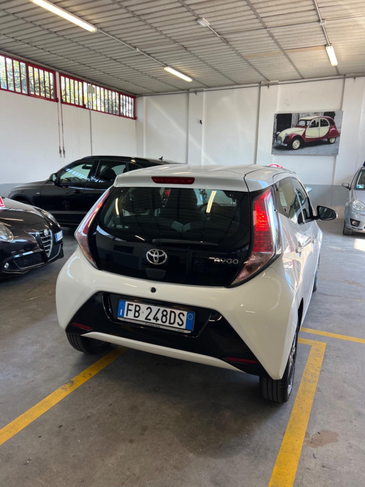 Toyota Aygo 1.0 VVT-i 69 CV 5 porte x-cite MMT