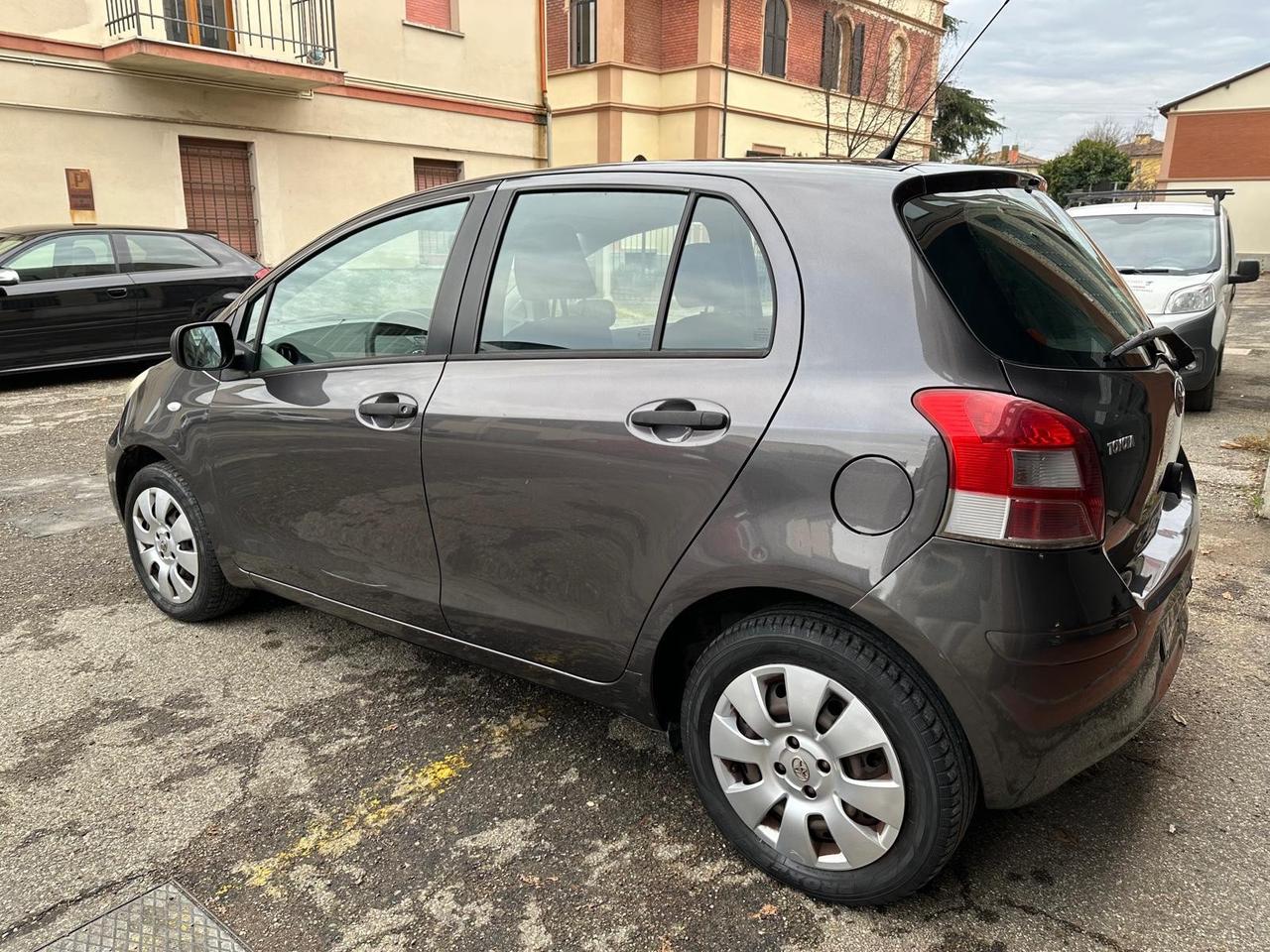 Toyota Yaris 1.0 5 porte