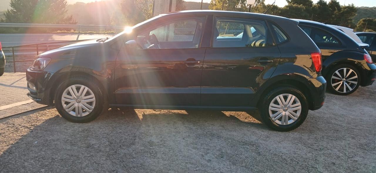 Volkswagen Polo 1.0 MPI 5P Trendline - 2014
