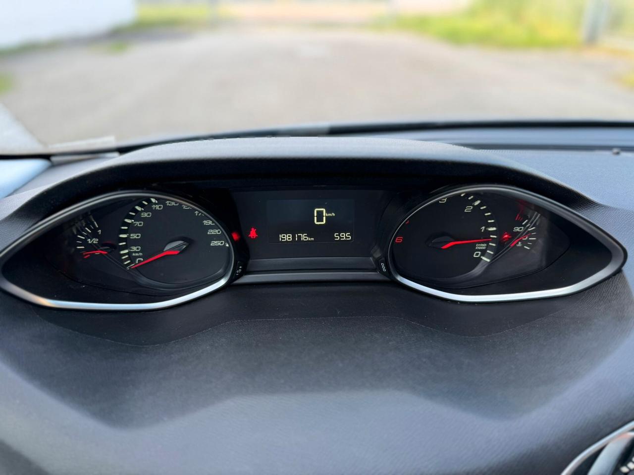 Peugeot 308 Berlina HDi 100 CV EURO 6B