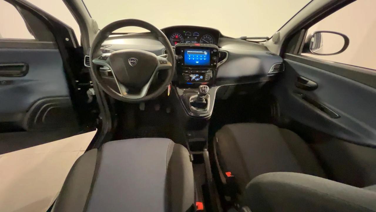 Lancia Ypsilon 1.0 FireFly 5 porte S&S Hybrid Platino