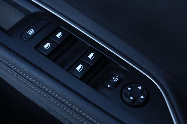 PEUGEOT 5008 PureTech 7 POSTI 130 S&S EAT8 GT Line