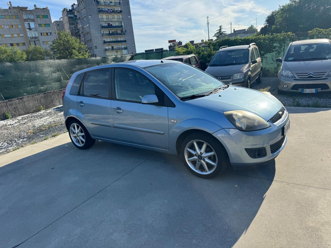 Ford Fiesta 1.2 16V 5p. Ghia