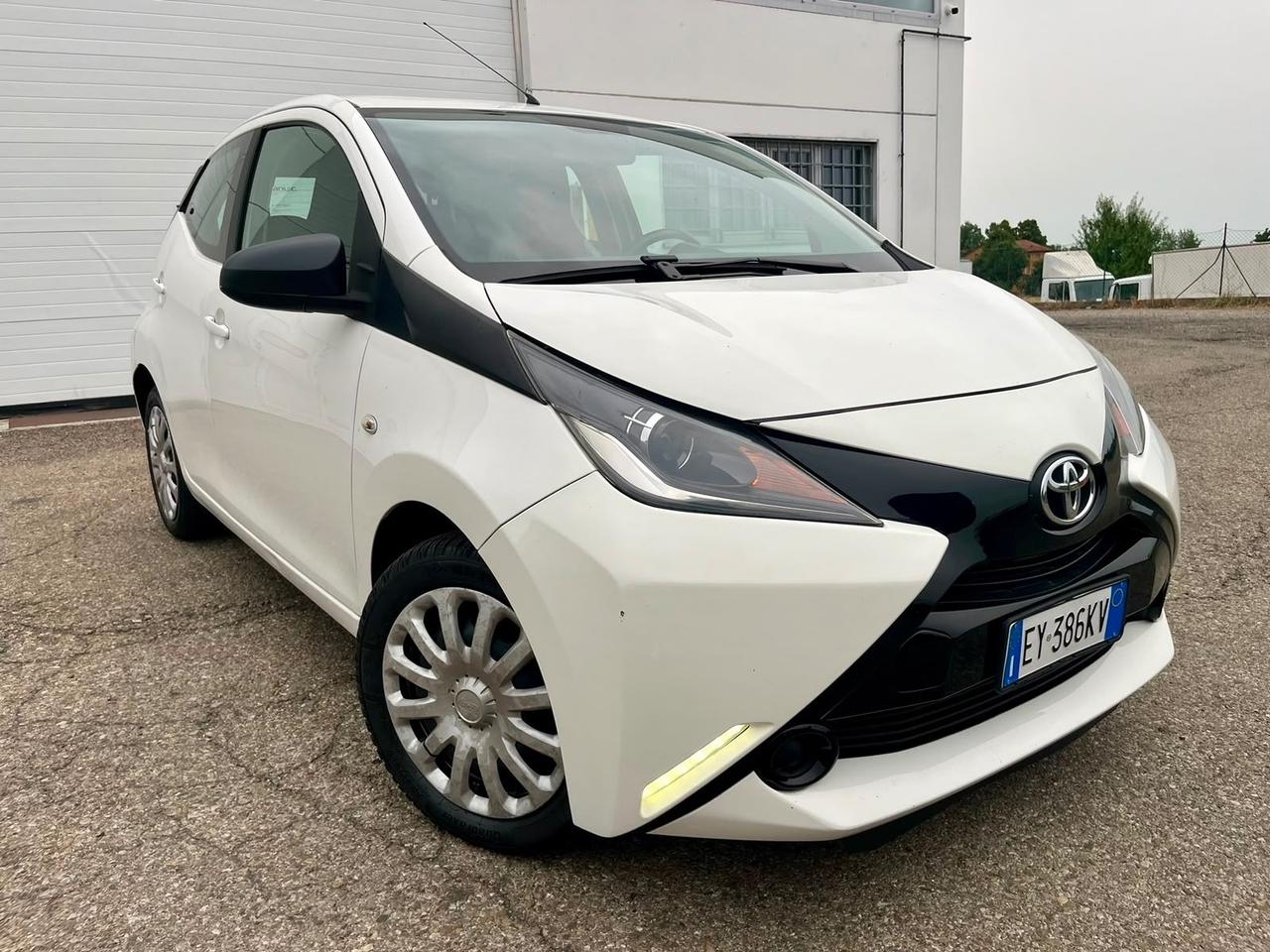Toyota Aygo 1.0benz 2015 163.000km neopatentati