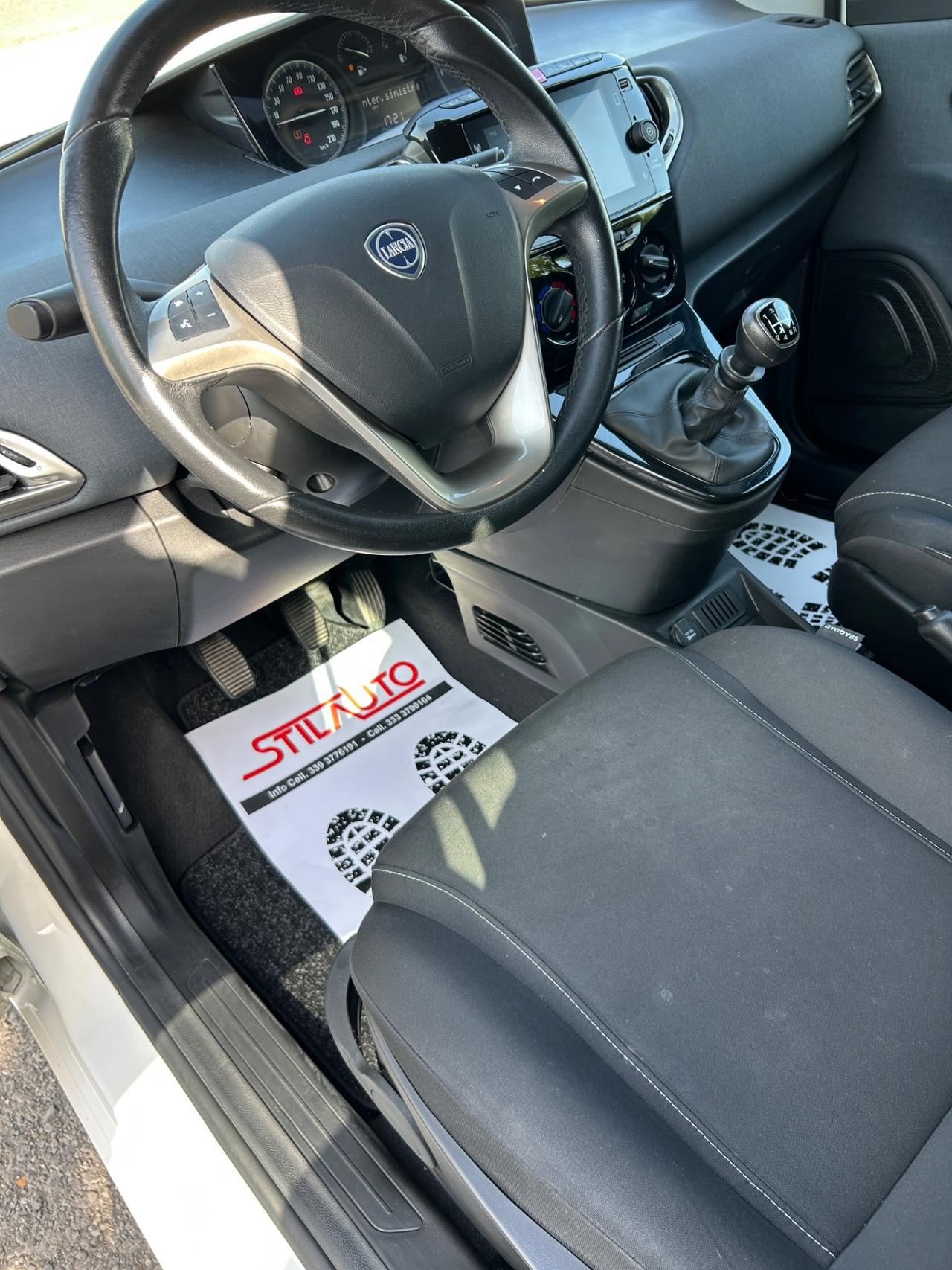 Lancia Ypsilon 1.0 FireFly 5 porte S&S Hybrid Ecochic Gold