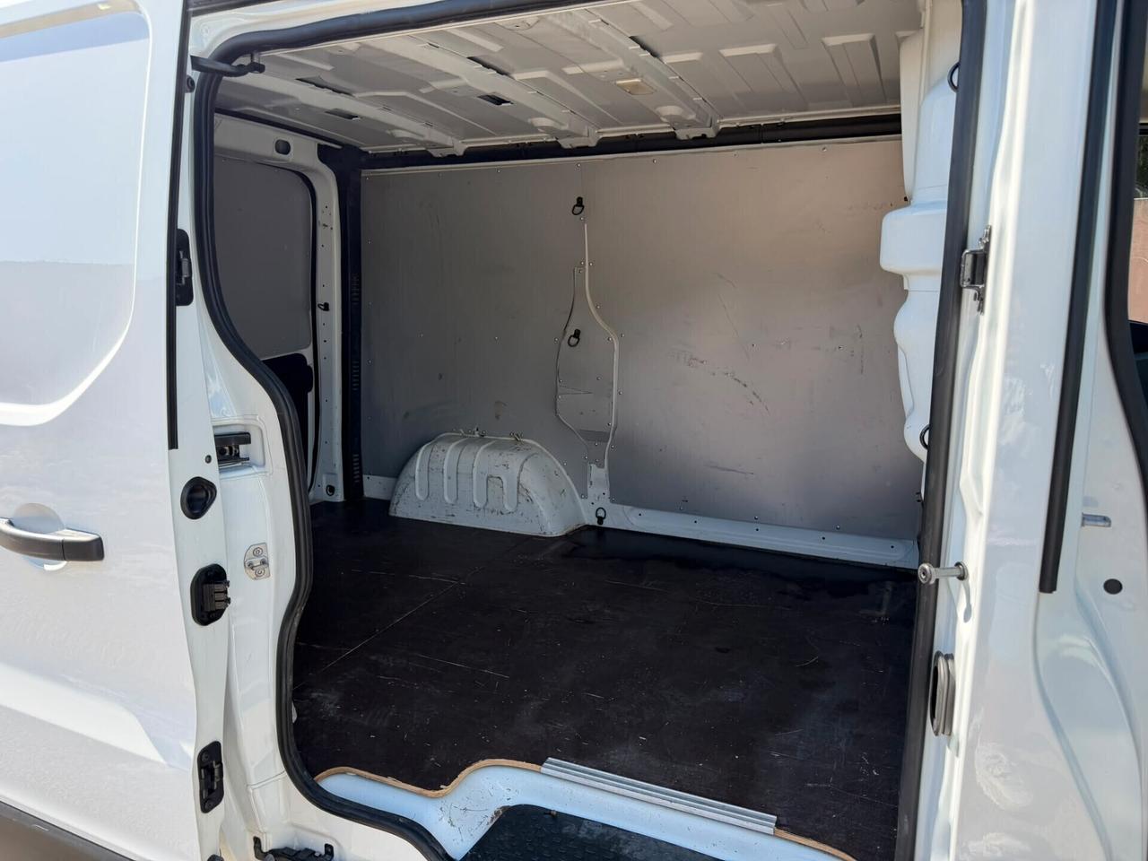 Renault Trafic 1.6 dCi 120CV Iva Esposta