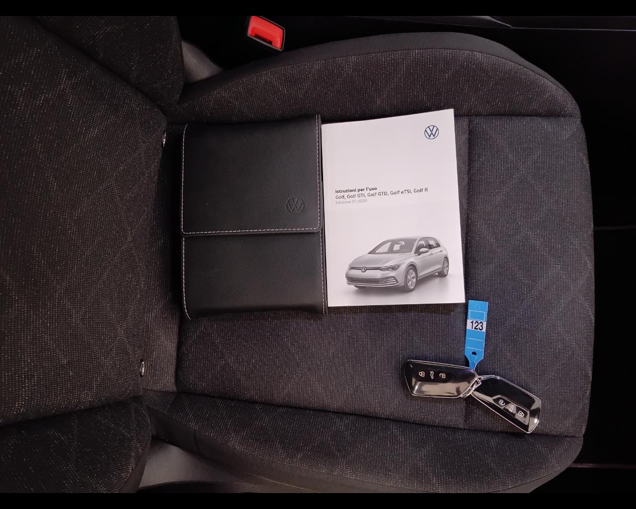 VOLKSWAGEN Golf VIII 2020 - Golf 1.0 etsi evo Life 110cv dsg