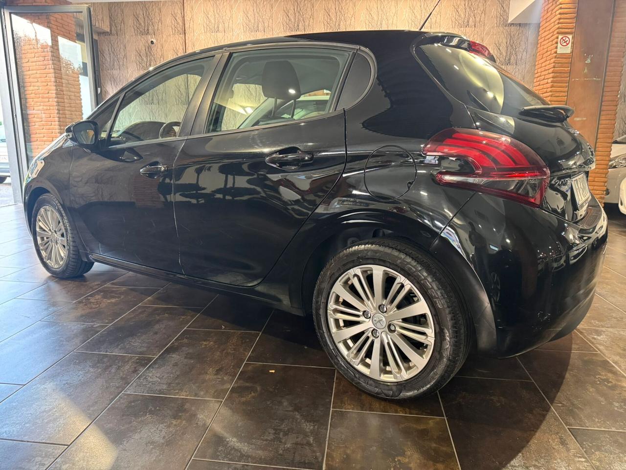 Peugeot 208 PureTech 82 5 porte Allure