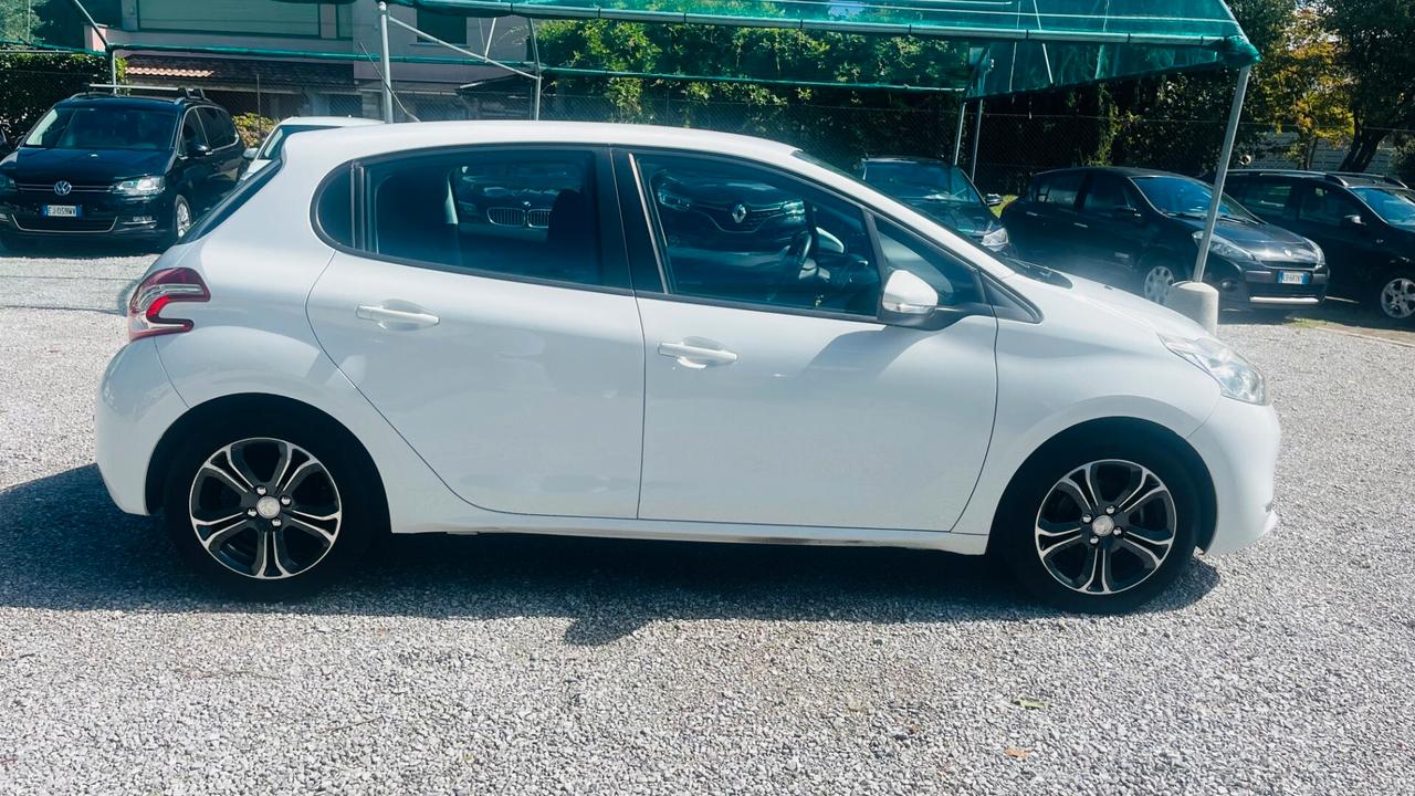 Peugeot 208 PureTech 82 5 porte Allure NEOPATENTATI