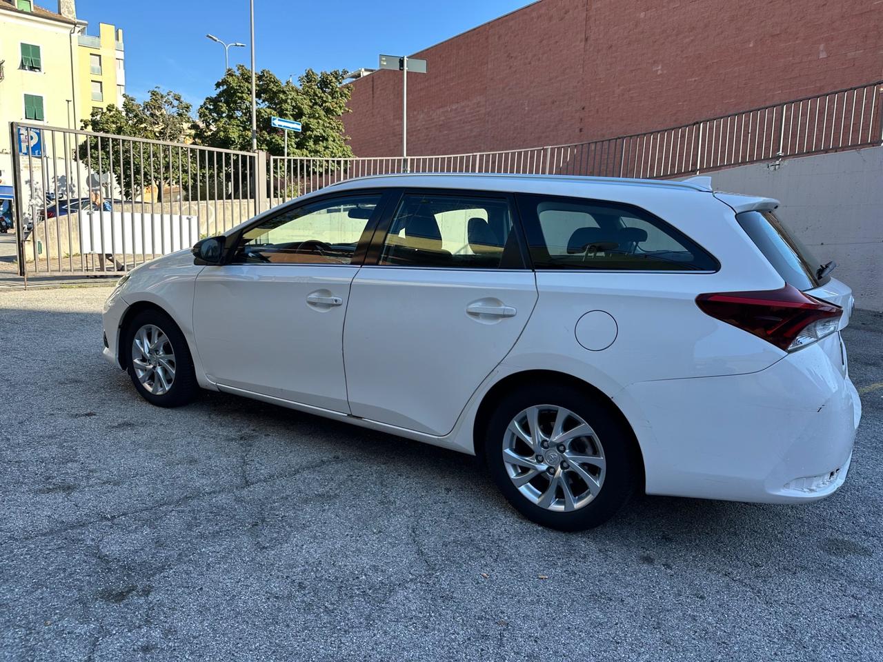Toyota Auris Touring Sports 1.6 D-4D Business