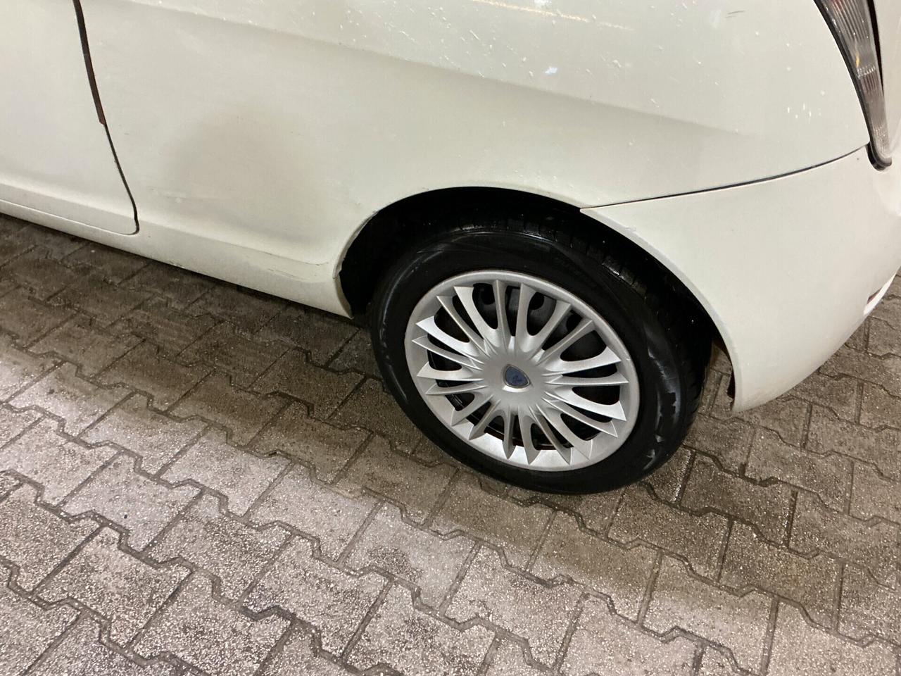 Lancia Ypsilon 1.2 Argento