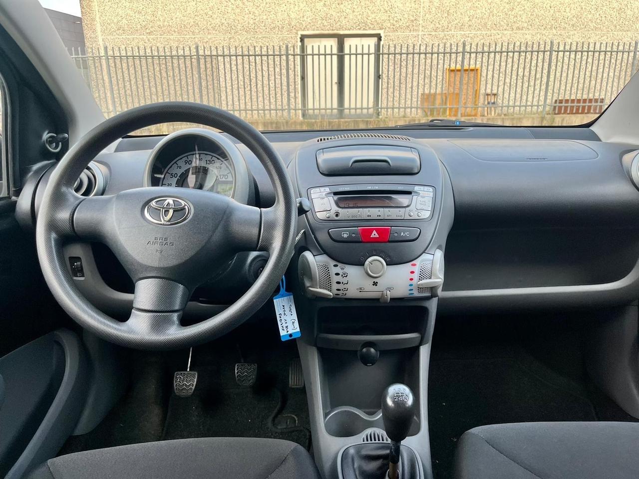 Toyota Aygo 1.0benz 2011 122.000km perfetta per neopatentati