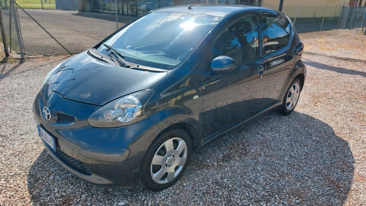 Toyota Aygo 1.0 12V VVT-i 5 porte Sol