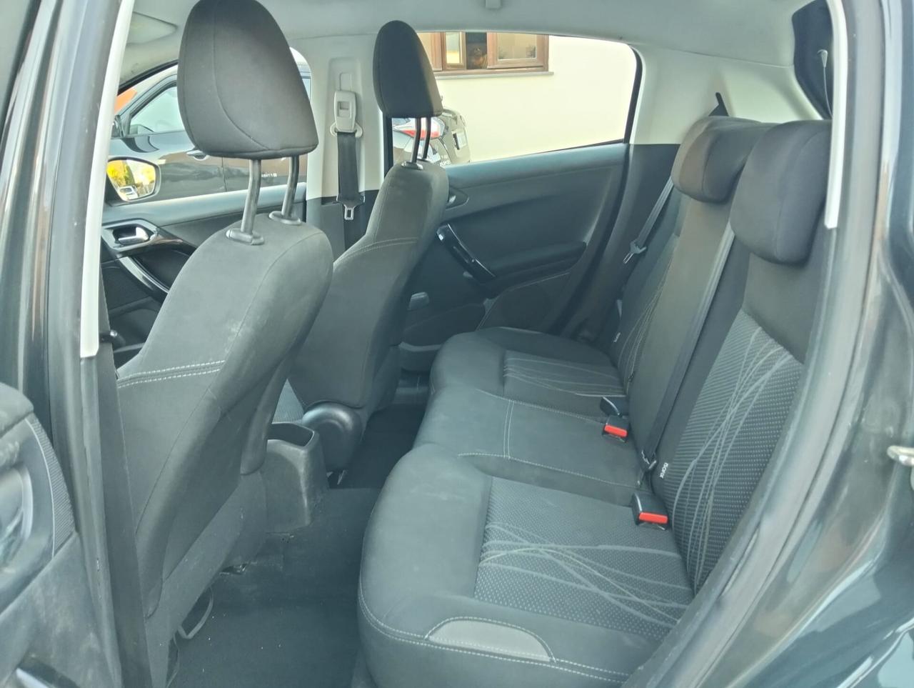 Peugeot 208 1.4 HDi 68 CV 5 porte Allure 2015