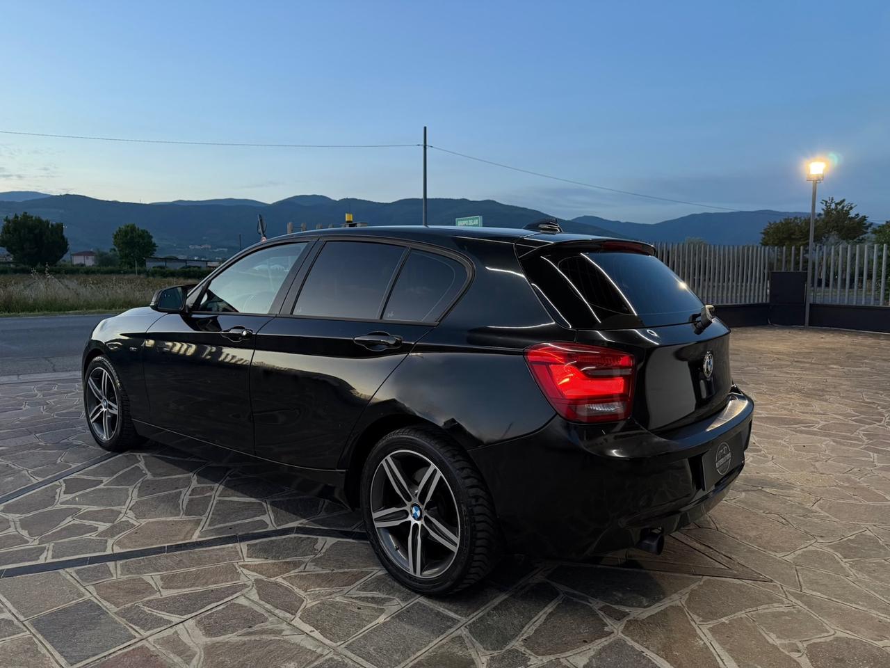 Bmw 116i 5p. Sport 135cv total black
