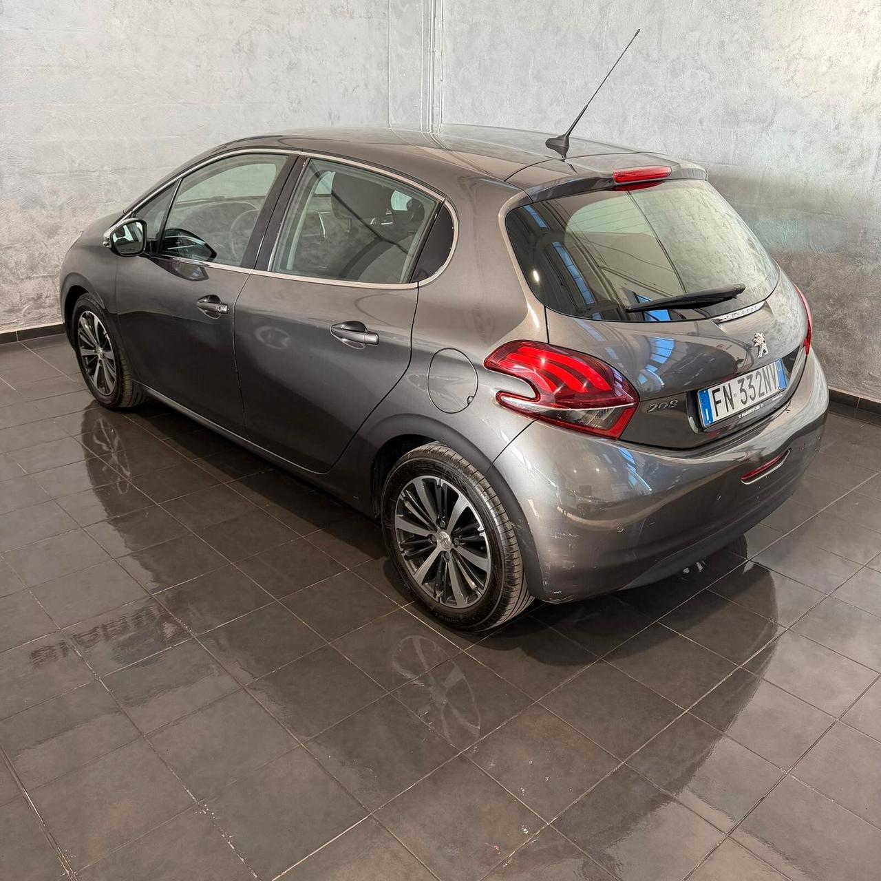 Peugeot 208 1.2 benzina NEOPATENTATI CERCHI IN LEGA+FULL