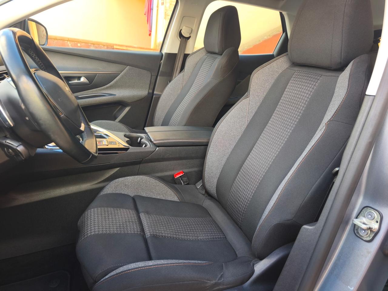 Peugeot 3008 HDi 130 CV EAT8 Business