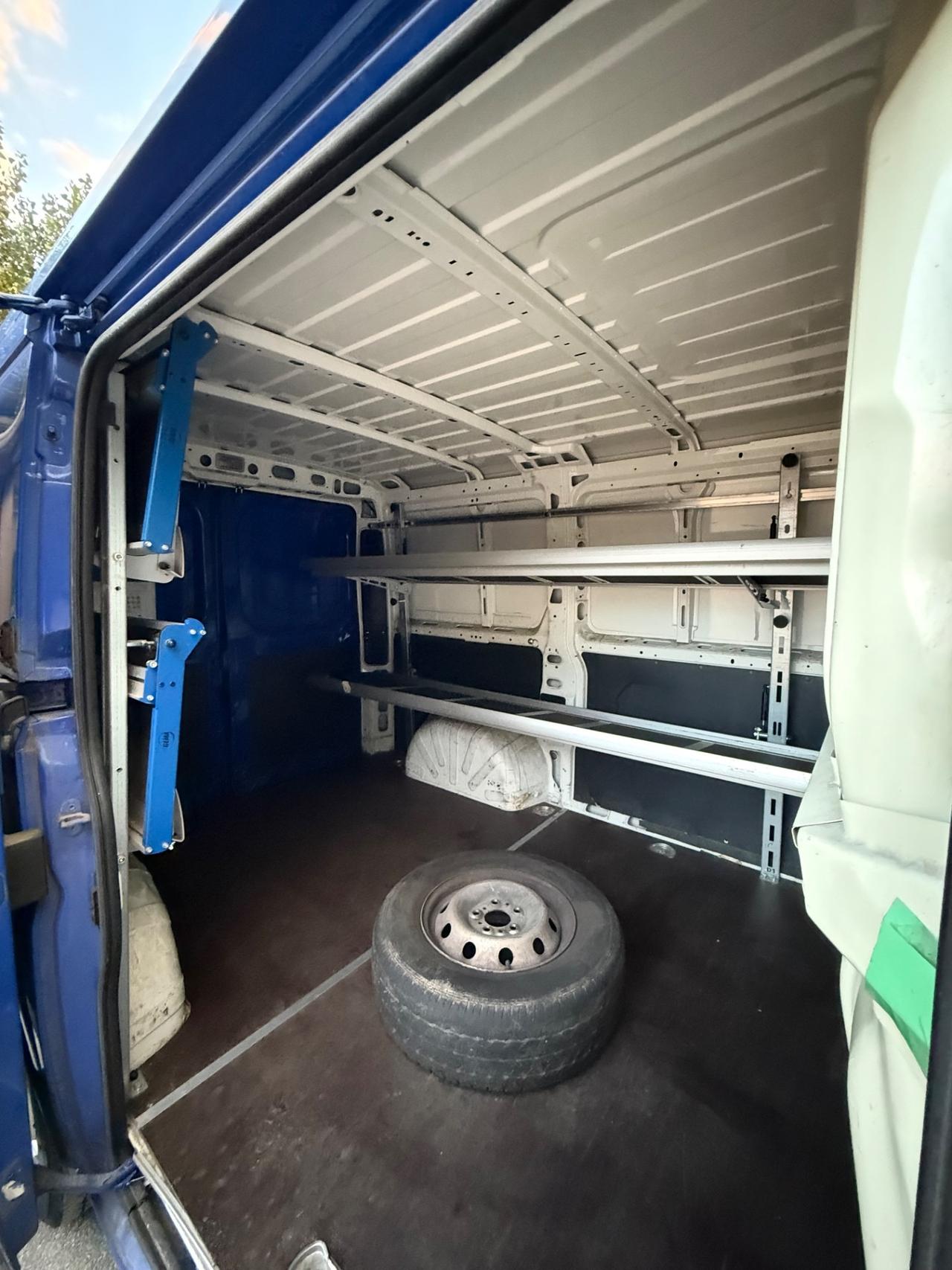 Peugeot Boxer 330 2.2 BlueHDi 120 S&S PC-TN Furgone