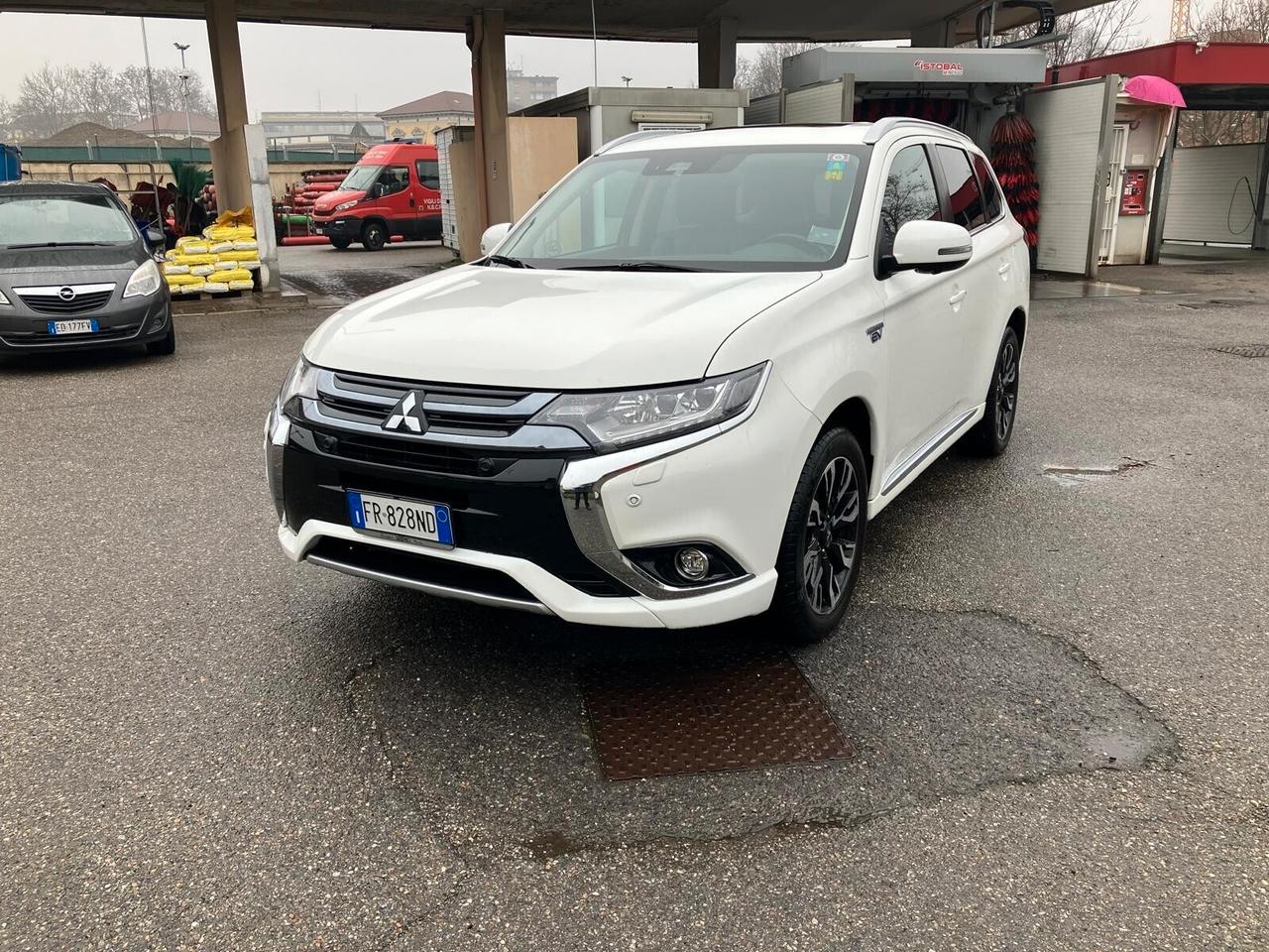 Mitsubishi Outlander 2.0 MIVEC 4WD PHEV Instyle Diamond