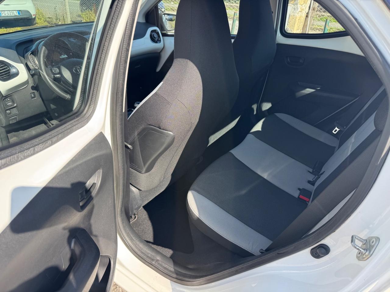 Toyota Aygo 1.0 VVT-i 69 CV 5 porte x-wave MMT
