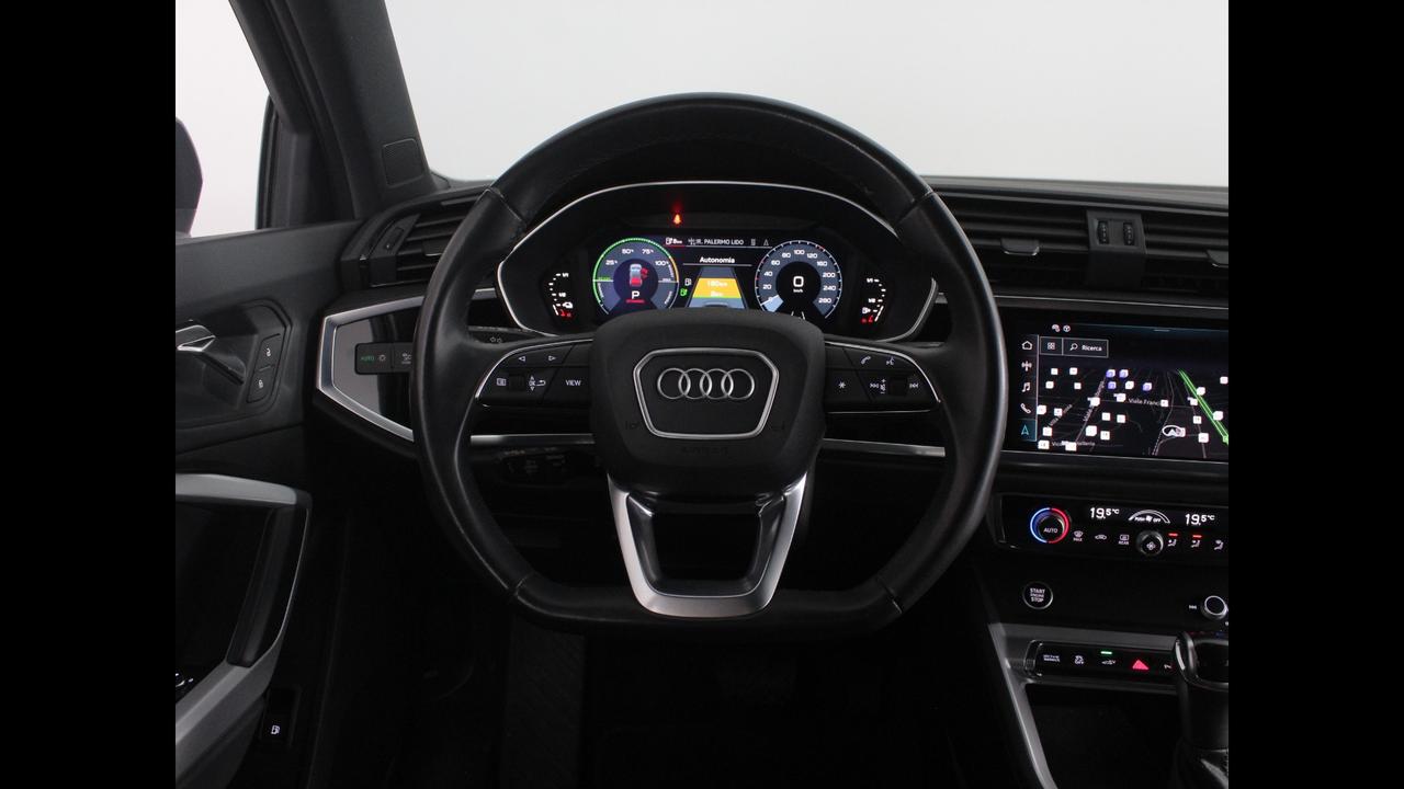 Audi Q3 45 TFSI E S TRONIC