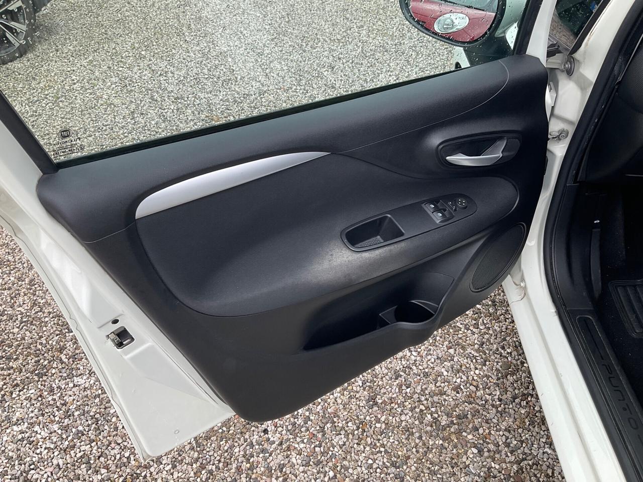 Fiat Punto 1.3 MJT II 75 CV 5 porte Virgin Radio