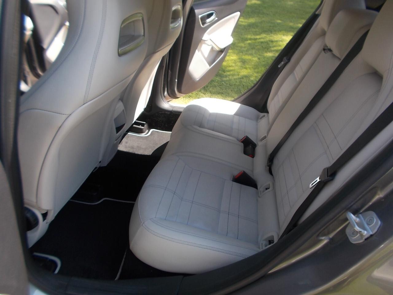 Mercedes-Benz GLA 200d Aut. *FULL OPT.* da VETRINA