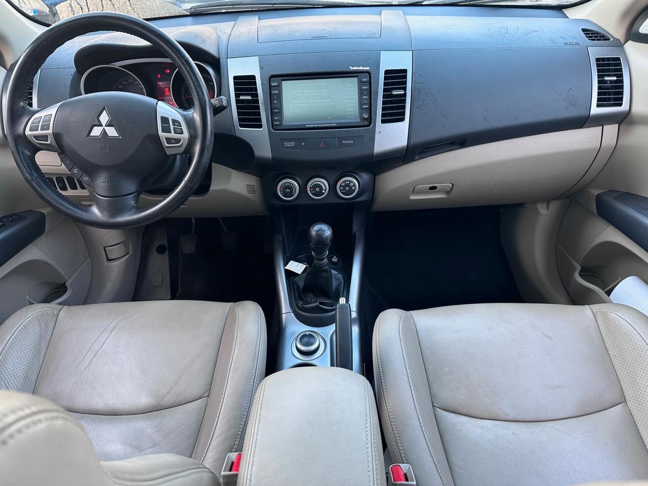 Mitsubishi Outlander 2.2 DI-D Instyle 7 p.ti DPF