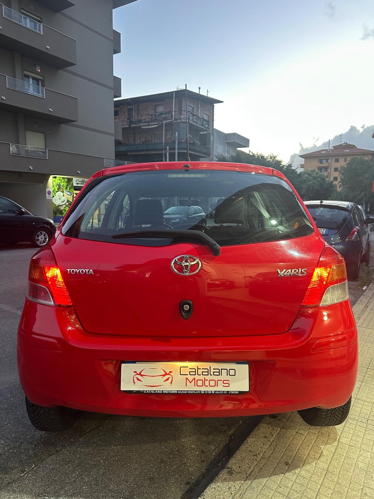 Toyota Yaris 1.0 5 porte Now