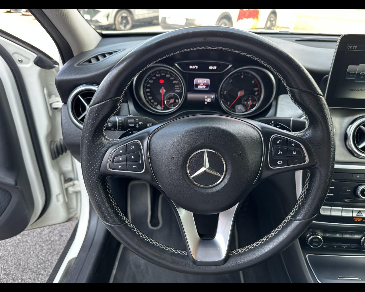 Mercedes-Benz GLA (X156) - GLA 200 d Automatic 4Matic Sport