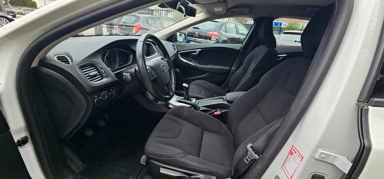 Volvo V40 Cross Country Solo 30.000 km