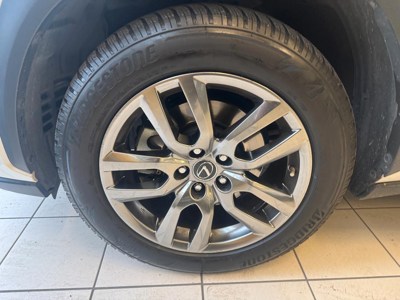 Lexus NX 300h hybrid 2.5 Business 2wd cvt