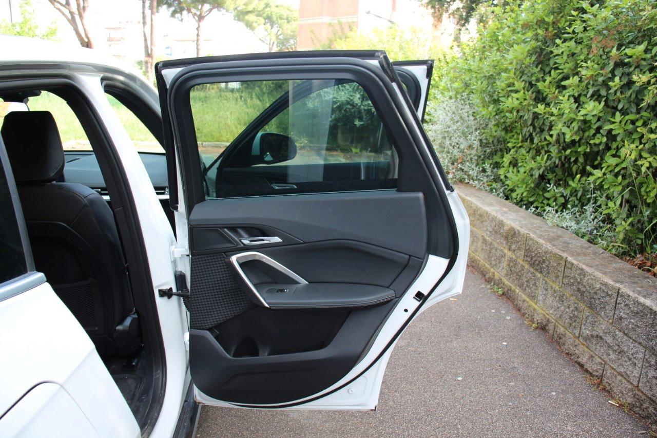 BMW iX1 edrive 20 X-Line