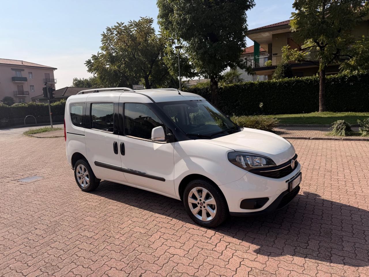 Fiat Doblo autovettura 5 p