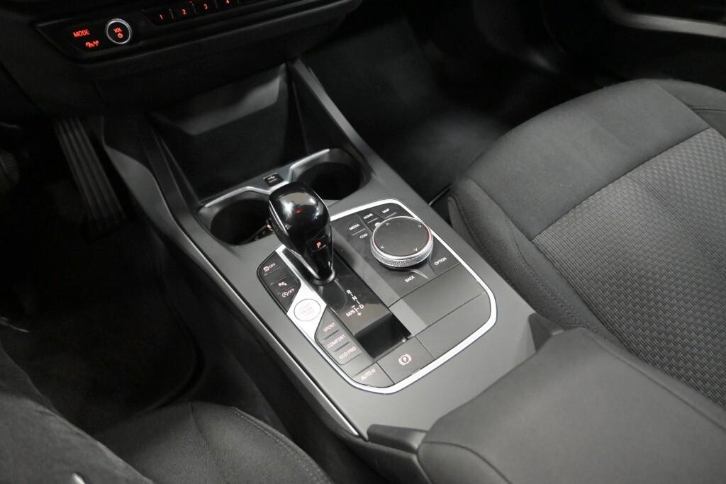 Bmw 116 116d 5p. Business Advantage