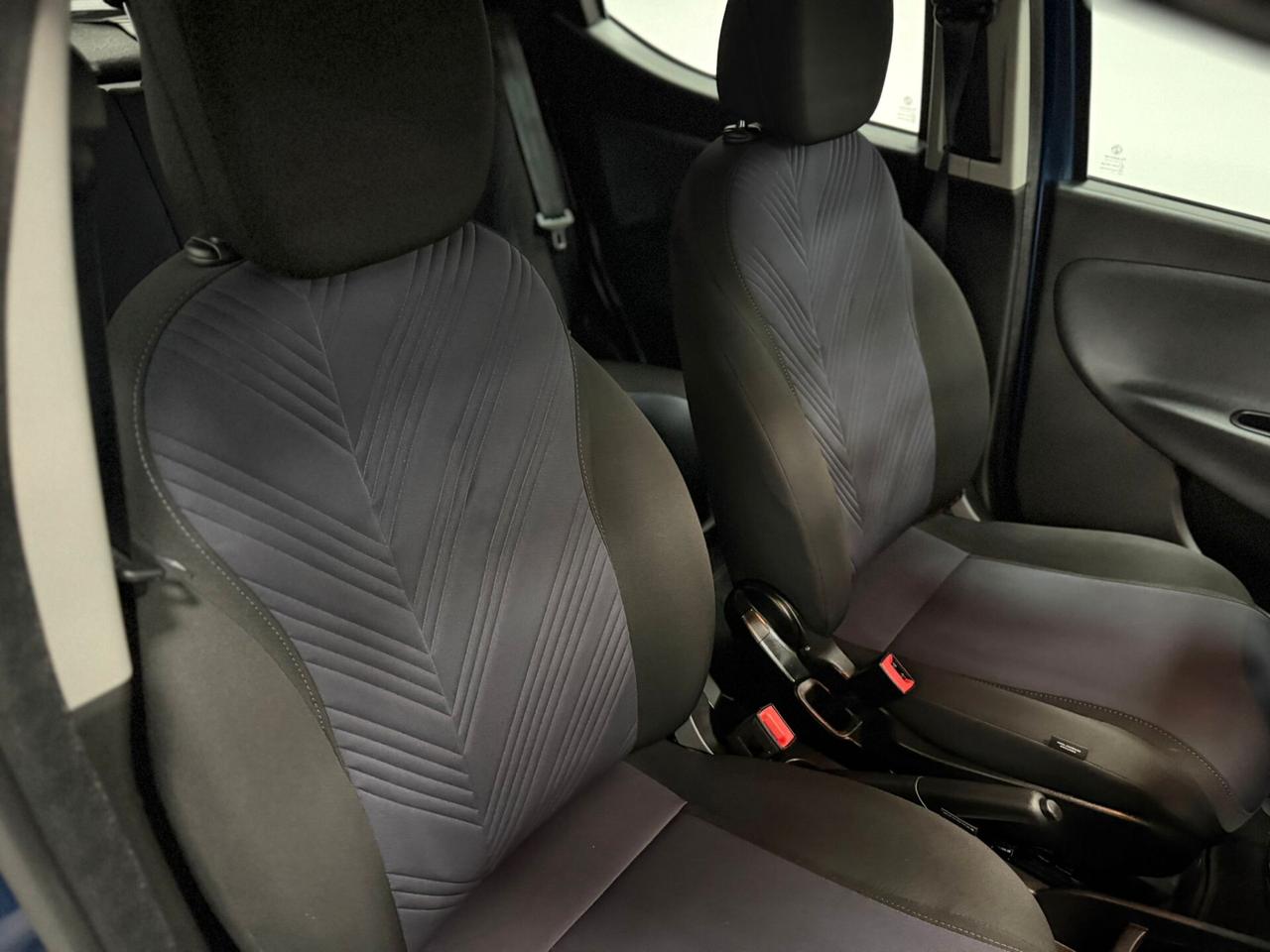 Lancia Ypsilon 1.0 FireFly 5 porte S&S Hybrid Ecochic Silver