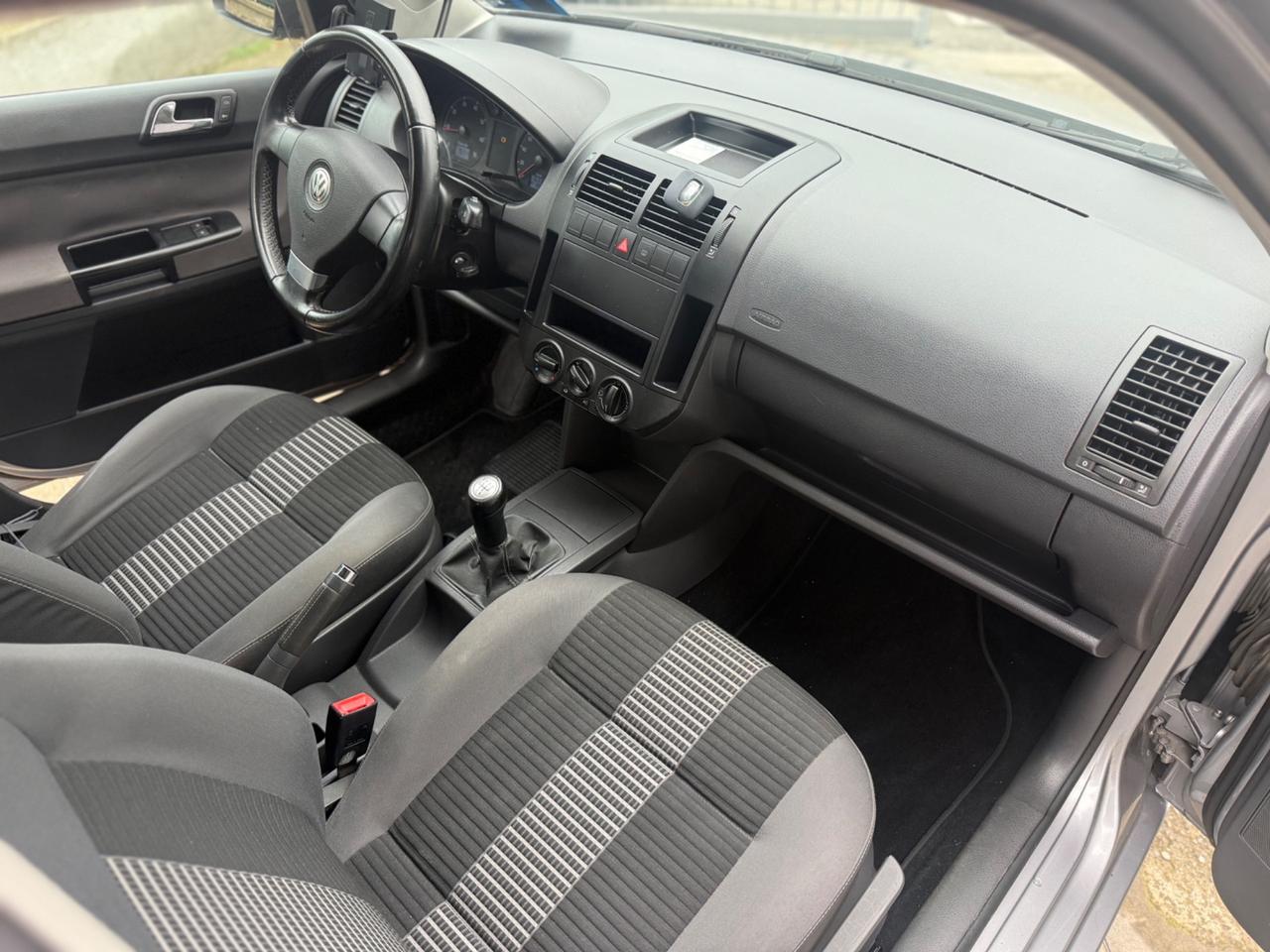 Volkswagen Polo 1.4 5P. 2009 POCHI KM NEOPATENTATI