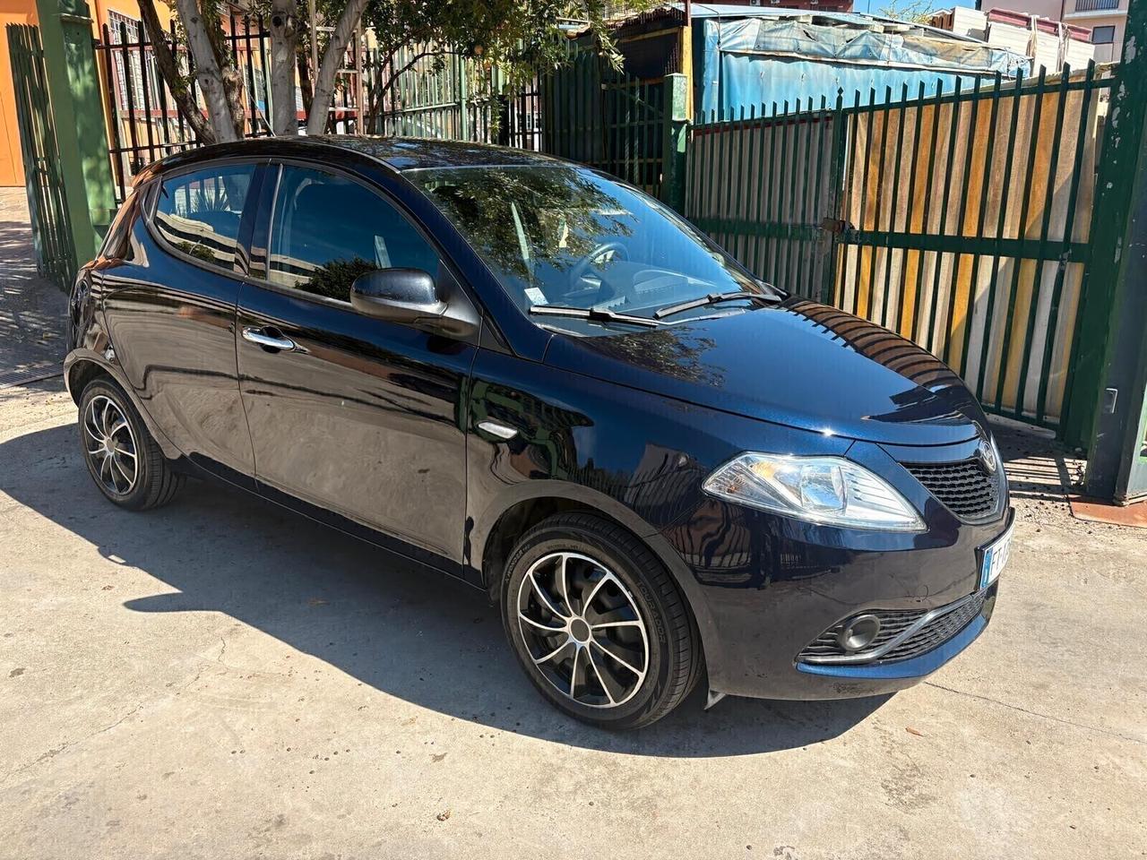 Lancia Ypsilon 1.2 69 CV per neopatentati