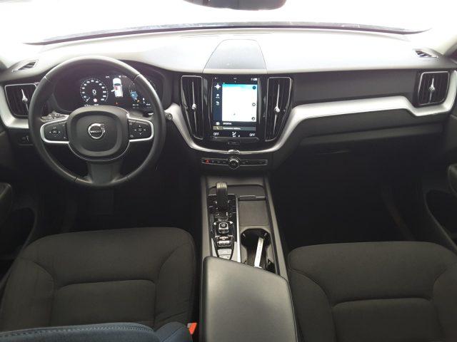 VOLVO XC60 B4 (d) AWD Geartronic Momentum *GANCIO TRAINO*