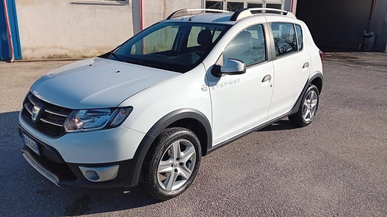 Dacia Sandero stepway -1.4 dci- full-2014