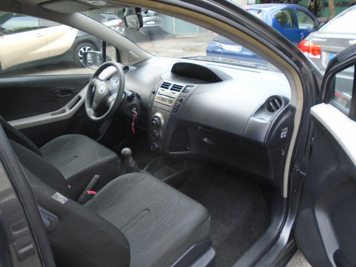 Yaris '2011 BENZ EURO 5B OK NEOPATENTATI