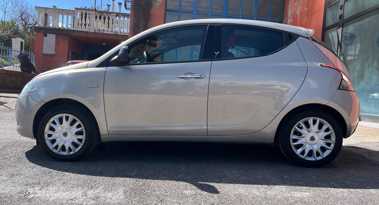 Lancia Ypsilon 1.2 69 CV Black/Red-km72000-