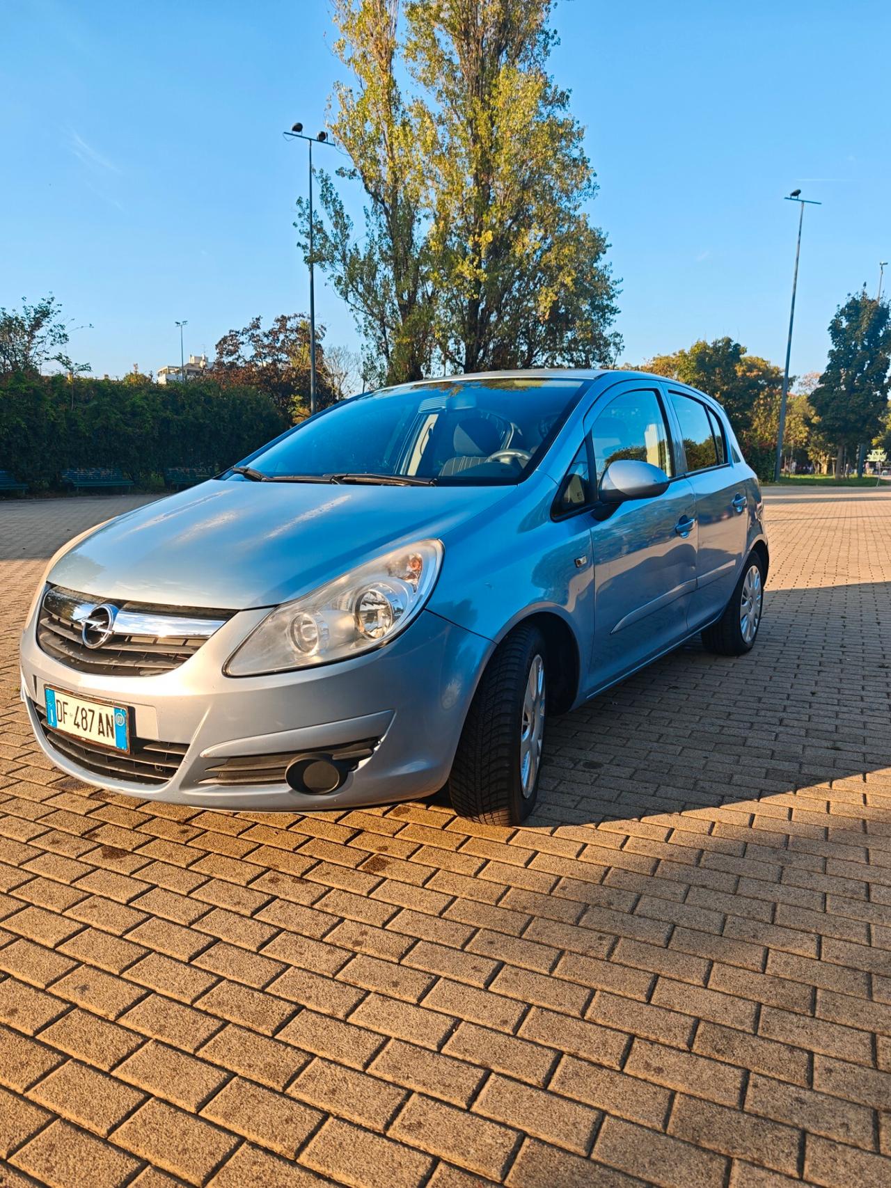Opel Corsa 1.4 16V 5 porte Cosmo