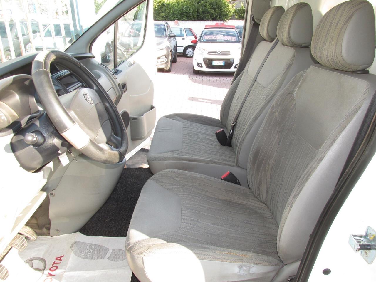 Nissan Primastar FURGONE CHIUSO CON 3 POSTI A SEDERE