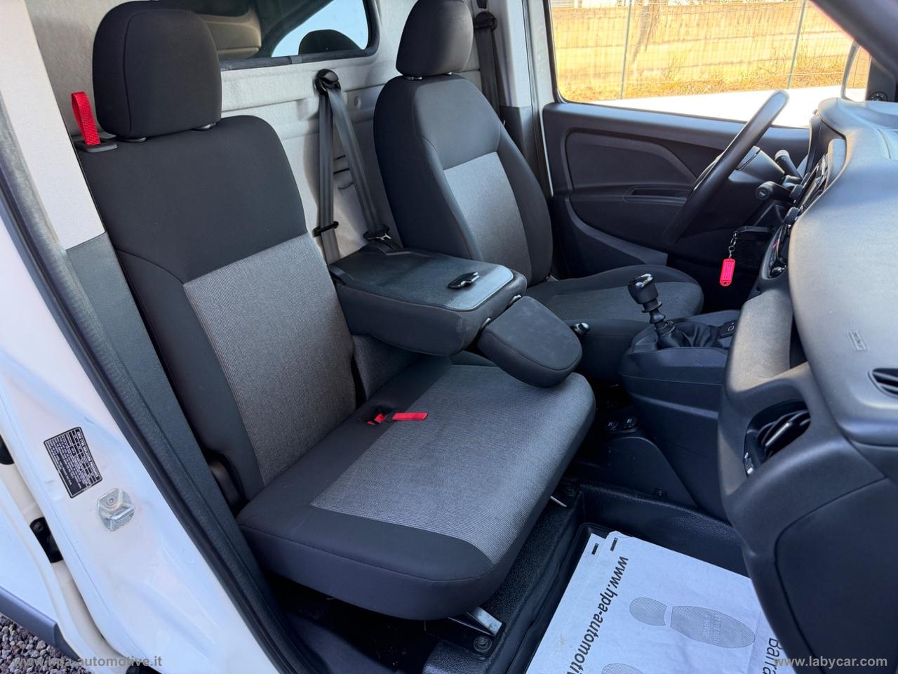 FIAT Doblò 1.6 MJT 120CV MAXI 3 POSTI NAVI RETROCAMERA CLIMA AUTOMATICO