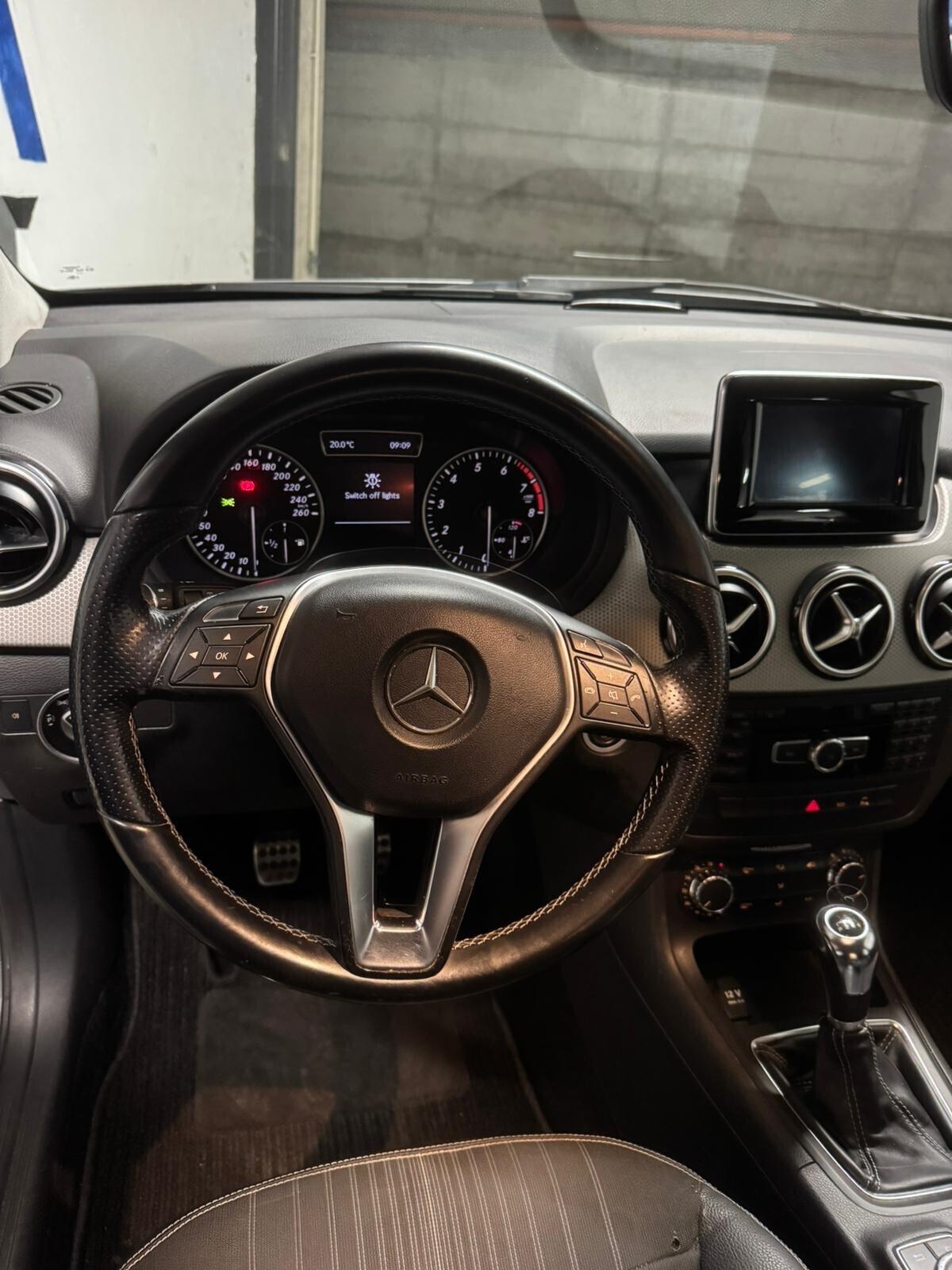 Mercedes-benz B 180 Premium 2013 Euro 6