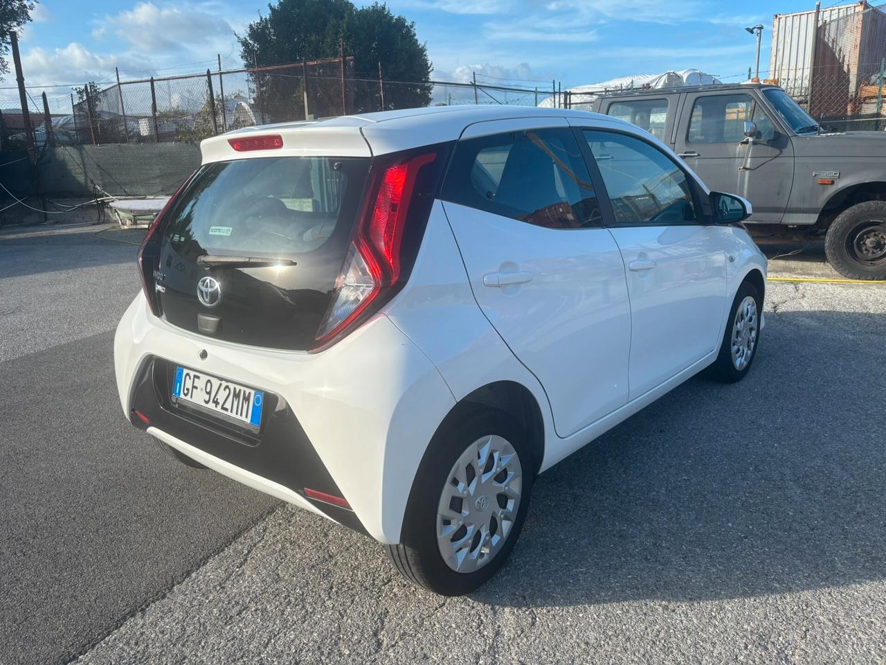 Toyota Aygo Connect 1.0 VVT-i 72 CV 5 porte x-play