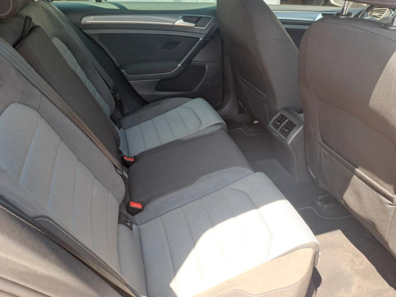 Volkswagen Golf 1.6 TDI 110CV R-Line - OK NEOPATENTATI