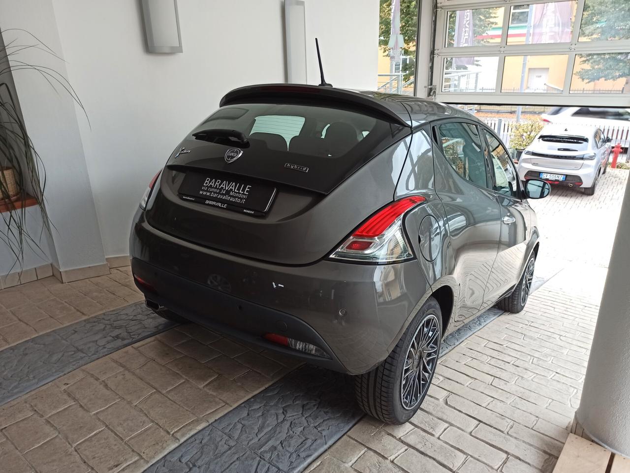 Lancia Ypsilon 1.0 FireFly 5 porte S&S Hybrid Silver